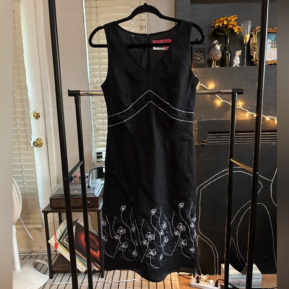 Nikki Valentine Irish Linen Black and White Embroidered A-Line Sleeveless Dress!